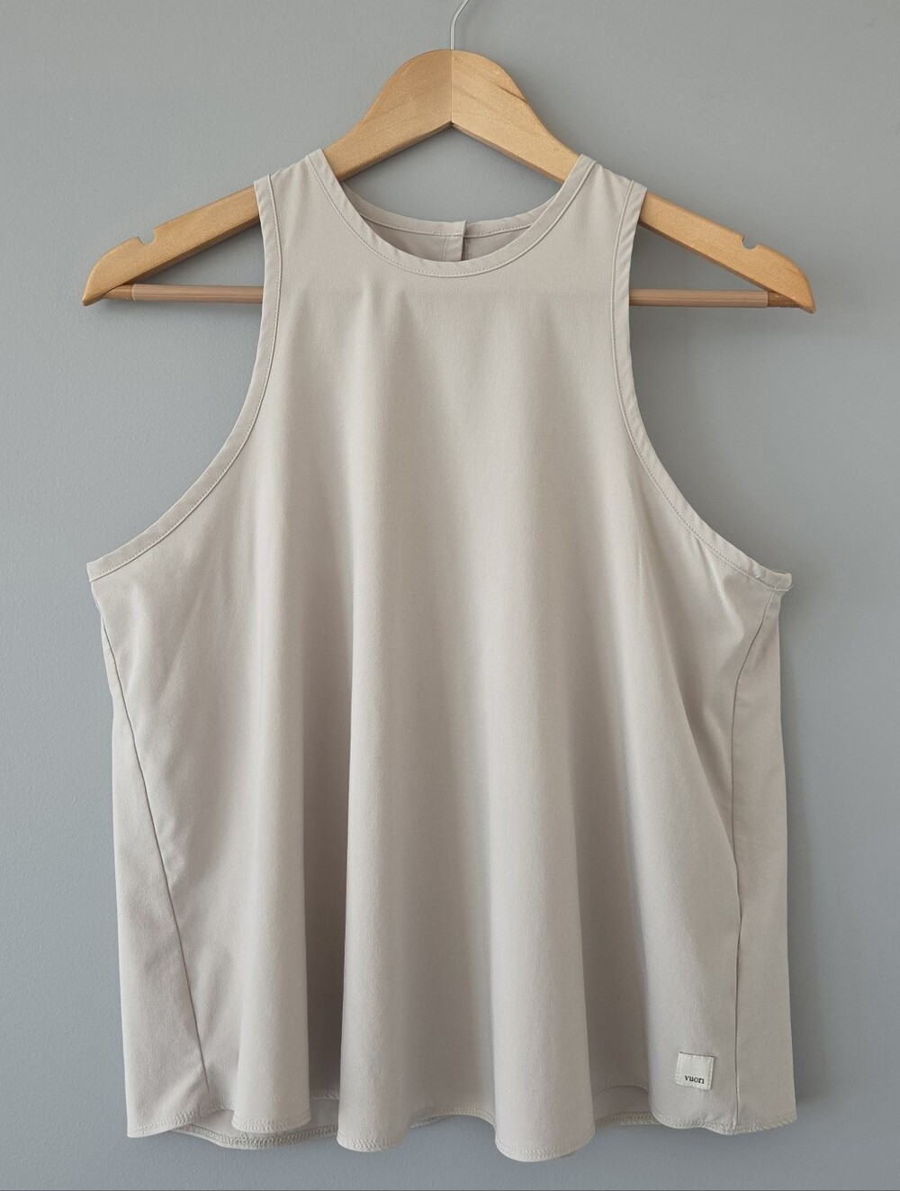 Vuori Women's Villa Racerback Tank - Medium - Beach Sand (Cream) - VW1068 - EUC